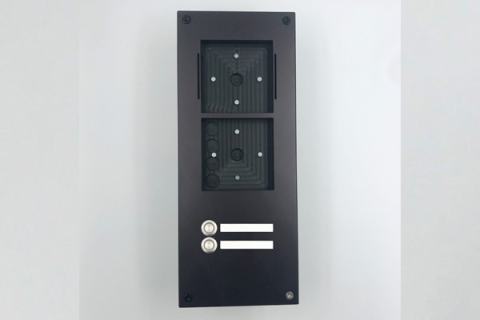 Montagekit Typ 3E für Loxone Intercom und CodeTouch sowie Zubehör – Schwarz Eloxiert EV6 / Ohne Namens-Gravur / 2 LED-Ruftasten