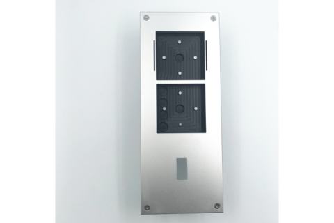Montagekit Typ 3E für Loxone Intercom und CodeTouch sowie Zubehör – Hell Eloxiert EV1 / Mit Namens-Gravur / Vorbereitung für ekey Typ 101 150