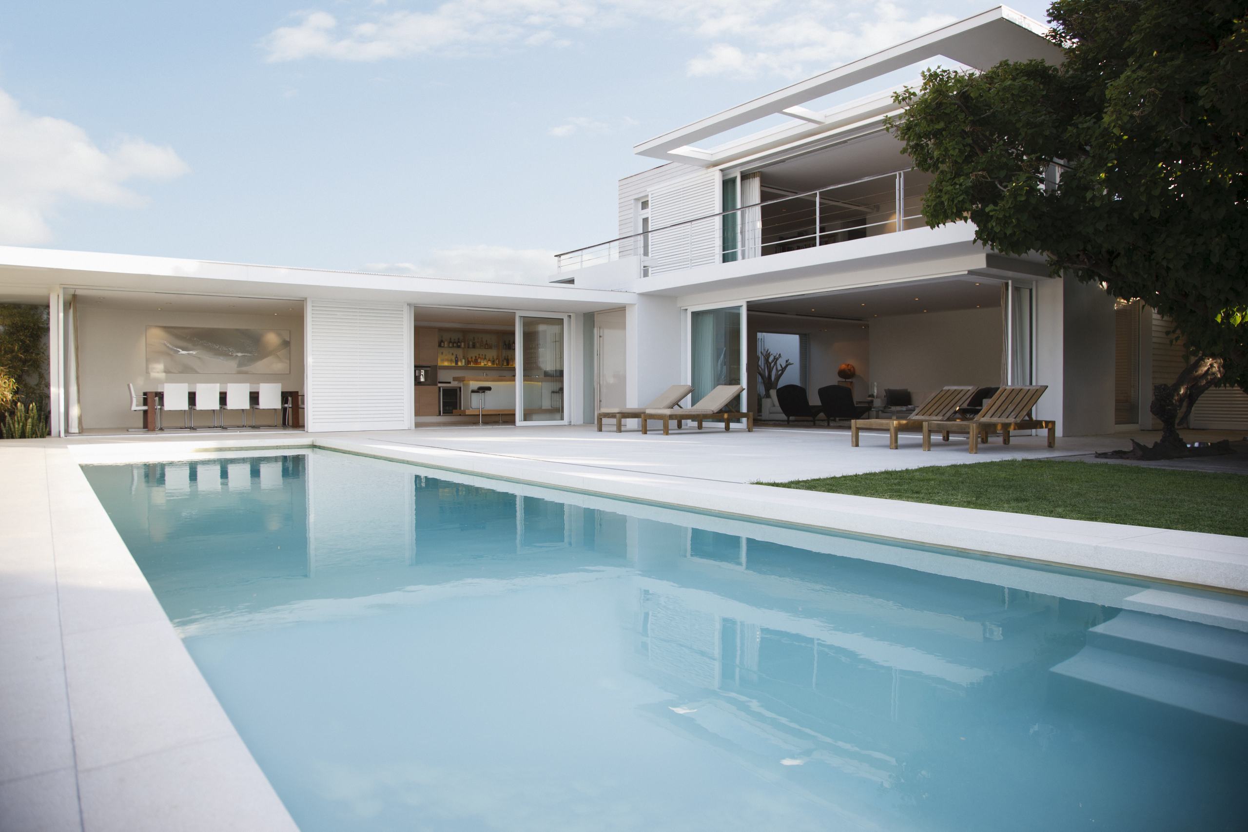 c Loxone Pool 01 iStock